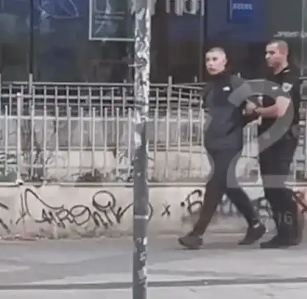 Локали нападнаха възрастна жена в центъра на София – двама арестувани, трима избягали (ВИДЕО)