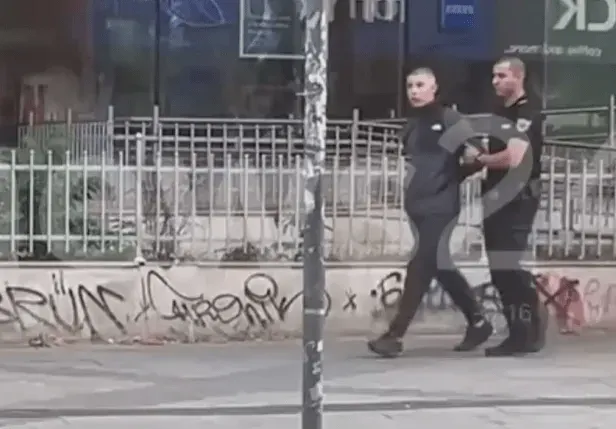 Локали нападнаха възрастна жена в центъра на София – двама арестувани, трима избягали (ВИДЕО)