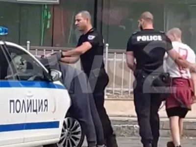 Локали нападнаха възрастна жена в центъра на София – двама арестувани, трима избягали (ВИДЕО)