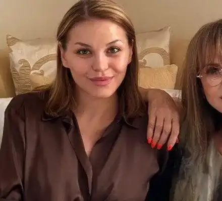 Мими Иванова прави дует с племенницата си Десислава