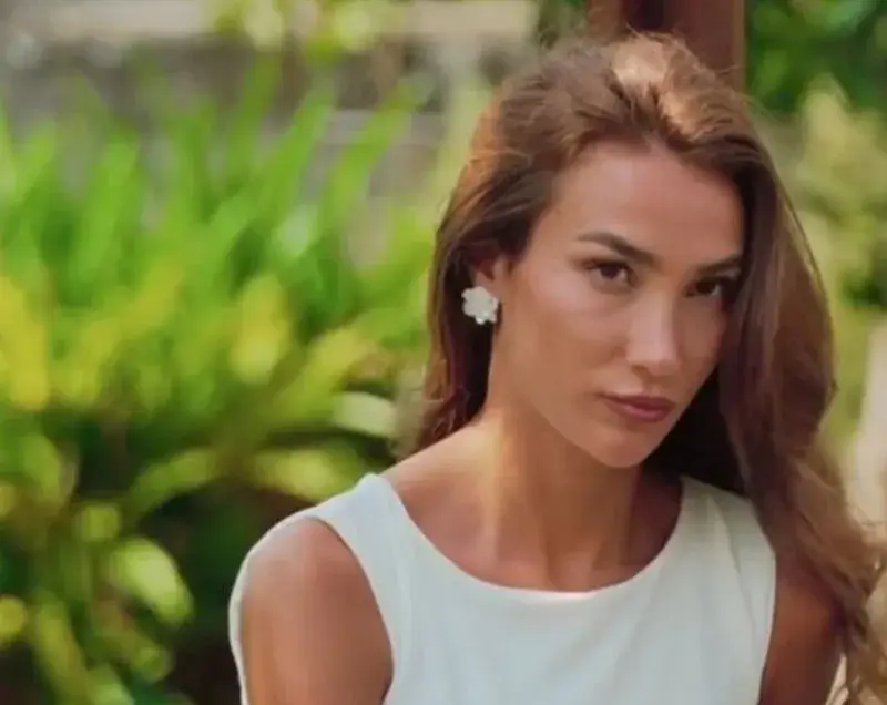 НАЙ-СЕТНЕ!! Ферай Неджиб си показа новите ц*ци: Направо ни ги навря в очите! (СНИМКИ)