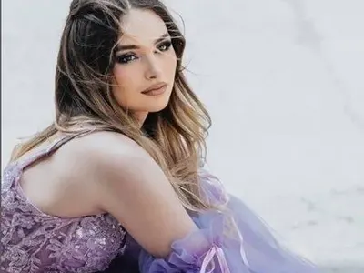 Натали Лафчис като нимфа в Гърция