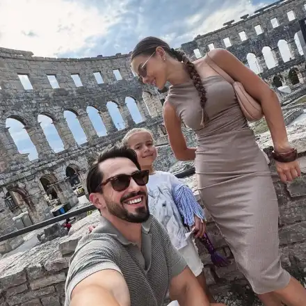 Наум и момчетата му обикалят с кемпер