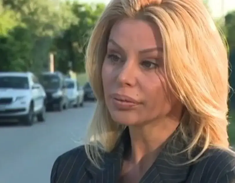 Не била ескортница ли?! Кой заведе Светлана Гущерова на лукс почивка, след като приятелки й плащат яденето?! (СНИМКИ)