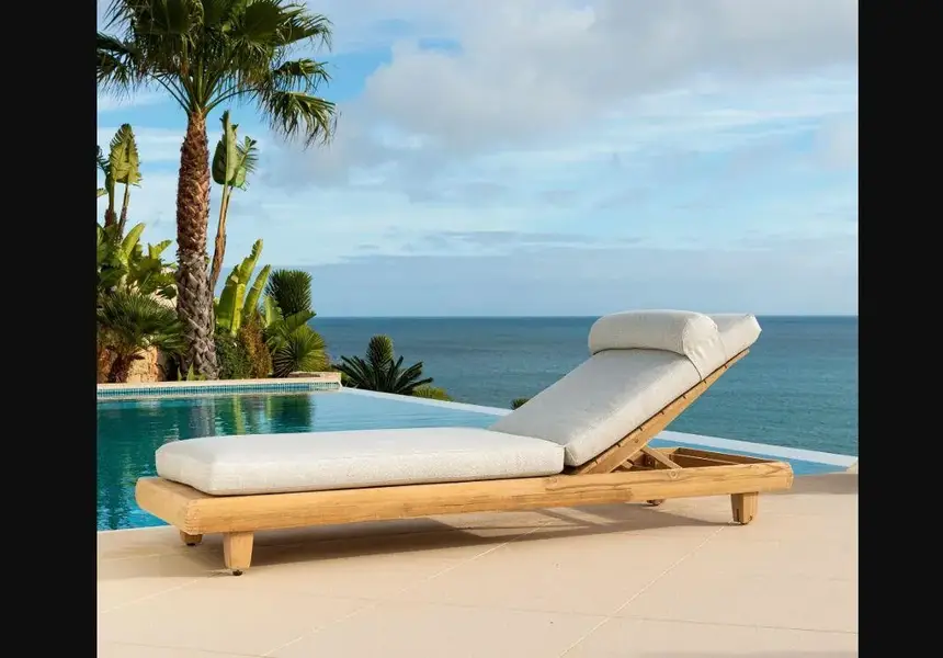 Не просто шезлонг, а твоят летен трон: Supermebeli.bg с топ предложения за сезона