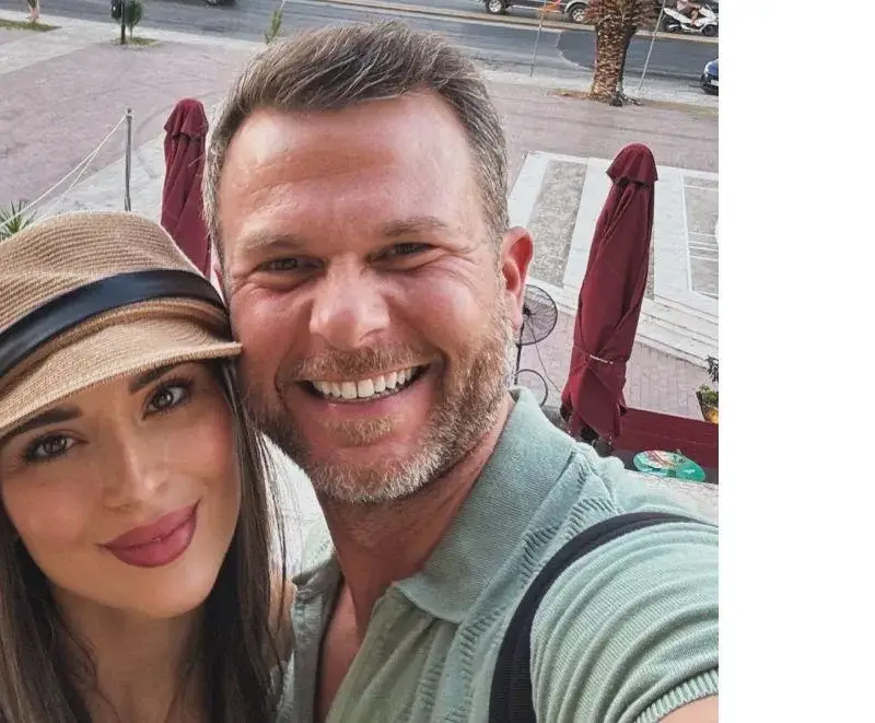 Ненчо Балабанов пие узо на Лесбос