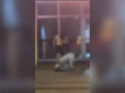 Непълнолетни нападат и бият минувачи в центъра на София