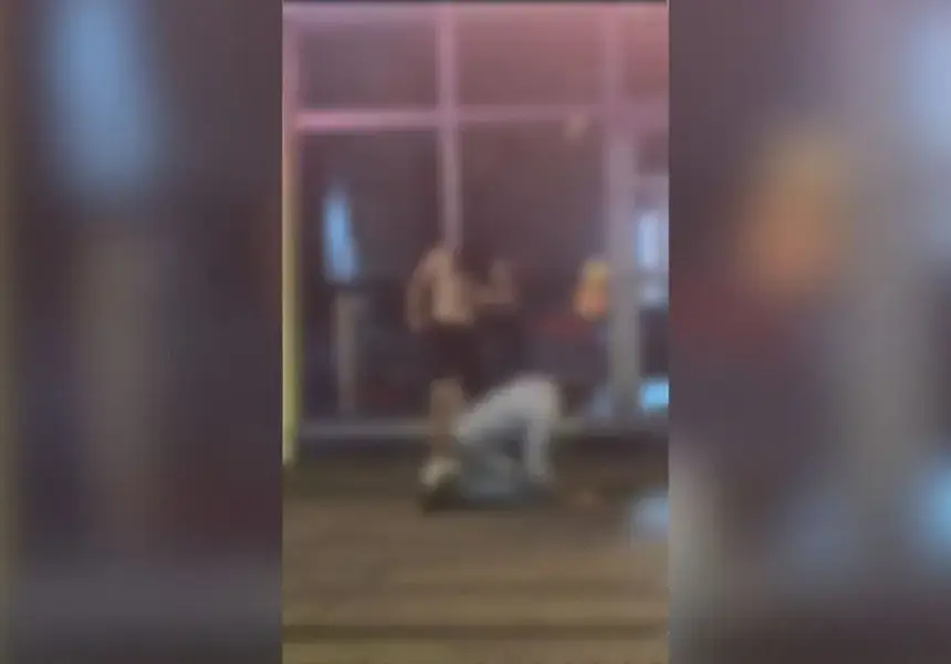 Непълнолетни нападат и бият минувачи в центъра на София