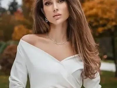 Никол Станкулова на море в приятна компания