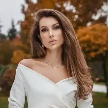 Никол Станкулова на море в приятна компания