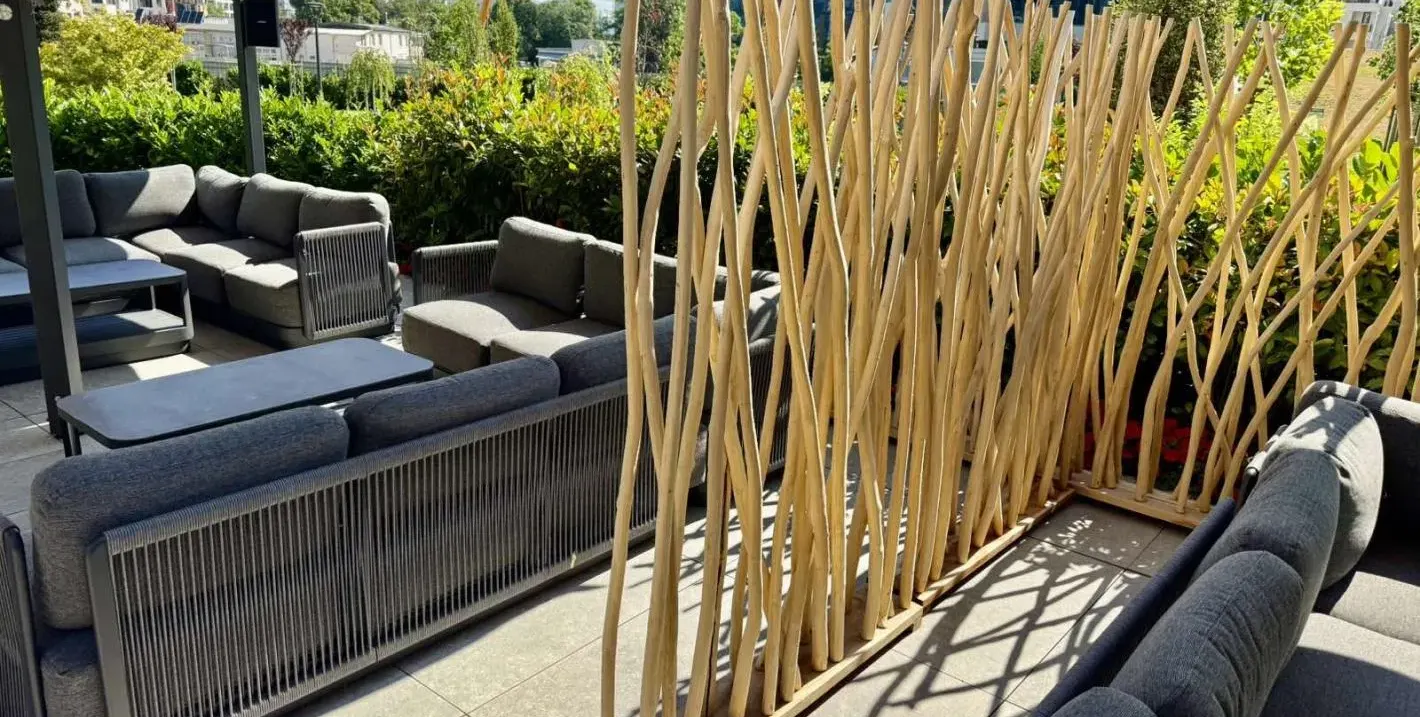 Новият оазис за бизнес елита впечатлява с луксозни градински мебели от SuperMebeli.bg