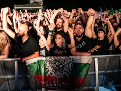 От тежък хедбенг до бели гълъби - HILLS OF ROCK 2025 продължи с още един паметен ден