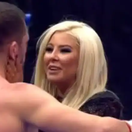 Андреа шокира с любовно признание и смели снимки!