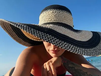 Поли Генова шармантна на плажа