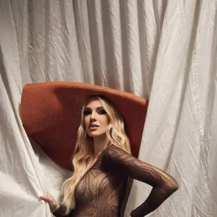 Попиляха Натали Трифонова след бременната фотосесия: Видяхме те на живо, нищо общо с фотошопа тук! (ето как я атакуваха)