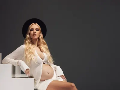 Попиляха Натали Трифонова след бременната фотосесия: Видяхме те на живо, нищо общо с фотошопа тук! (ето как я атакуваха)