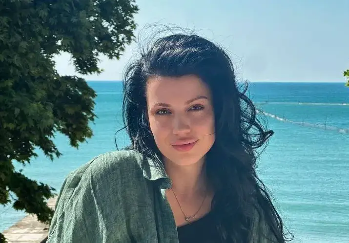 Ралица Паскалева заживя в тузарски имот край морето! Похвали новия си колега