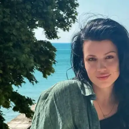 Ралица Паскалева заживя в тузарски имот край морето! Похвали новия си колега