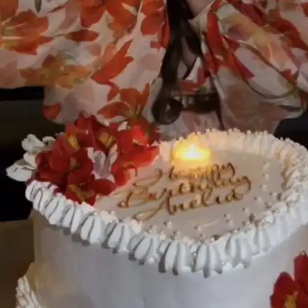 Рожденичката Анелия показа майка си и огромния си палат: А щерка й Ивон шашна с грим и тунинг! (СНИМКИ от партито)