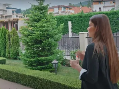 Рожденичката Анелия показа майка си и огромния си палат: А щерка й Ивон шашна с грим и тунинг! (СНИМКИ от партито)