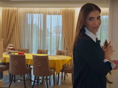 Рожденичката Анелия показа майка си и огромния си палат: А щерка й Ивон шашна с грим и тунинг! (СНИМКИ от партито)