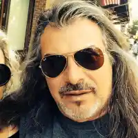 Романтично! Маги Халваджиян се обясни в любов на жена си