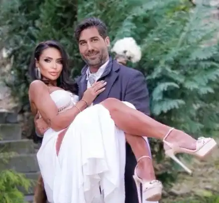 СЕКССКАНДАЛ!! Бившата „Мисис България“ Мари Вачева в леглото с друг: Съпругът й пусна снимките в нета! (ВИЖ ТУК)