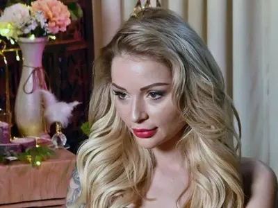 Шамари, ритници и вино в лицето: Пребиха Венета от „Ергенът“