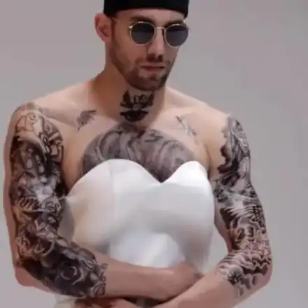 ШОК! Ергенът Виктор Русинов  живее с покойното си куче