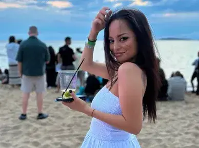 Щерката на Доган се пържи на каравана, НЯМА ПАРИ за луксозна ваканция