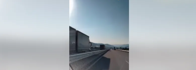 Скандал! Два тира хвърчат в насрещното със 100 км./ч (УЖАСЯВАЩО ВИДЕО)