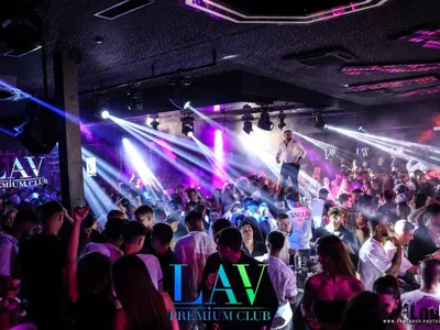 Скандал! Кога МВР и прокуратурата ще щракнат белезници на босовете от LAV Premium Club на Слънчака, където умря дете?