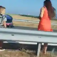 Скандал! Кога ще видим пияния и друсан парцал Дебора в Сливенския? (ЕКСКЛУЗИВНО ВИДЕО ОТ КАТАСТРОФАТА)