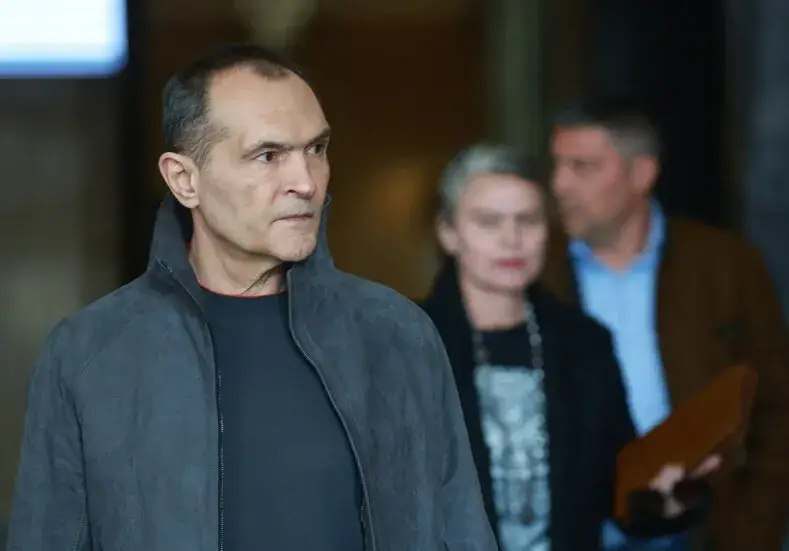 Скандал! Съдът пусна Васил Божков “на море”