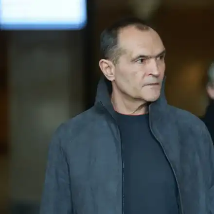 Скандал! Съдът пусна Васил Божков “на море”