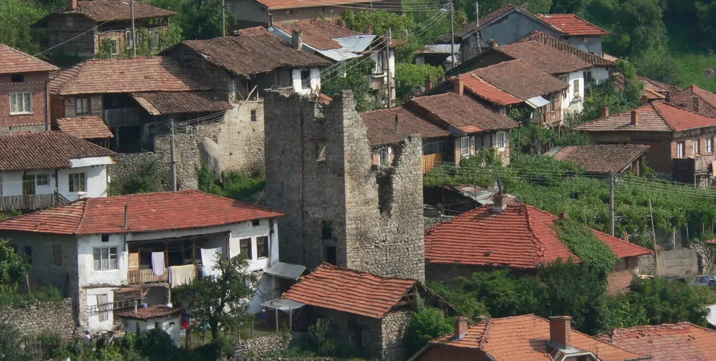 Тешово – селото, където НЛО минава, но не каца!