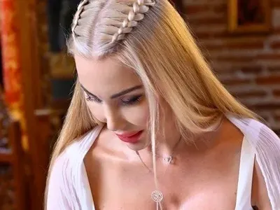 Тоца кръсти сина си! Самовлюбената миска снима само себе си