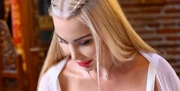 Тоца кръсти сина си! Самовлюбената миска снима само себе си