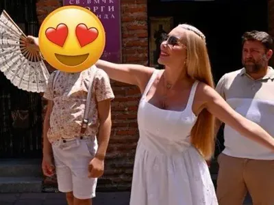 Тоца кръсти сина си! Самовлюбената миска снима само себе си