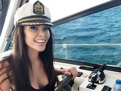 ТРУС!! Бясната Преслава към потребителка: А Вие, госпожо, искахте ли да приличате на прасе?! (не я познаваме такава – ВИЖ ТУК)