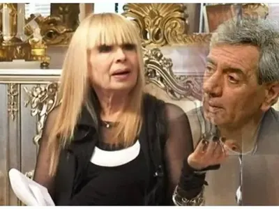 УНИКАЛЕН КАДЪР: Вижте Лили Иванова в морето по бански да се гушка с Гаргов