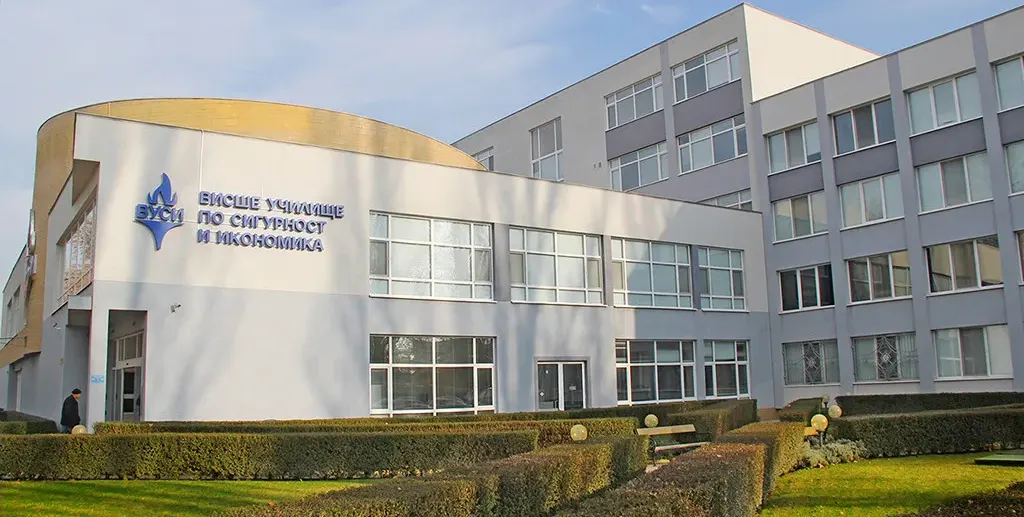 В Пловдив се роят Академиите, пародии на висше образование
