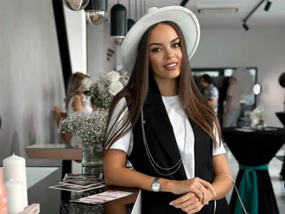 Виктория Капитонова показа гаджето, заедно са от 8 години (Снимки)