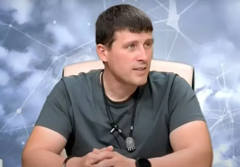 Ивелин Михайлов пази голи снимки на депутатка на Слави