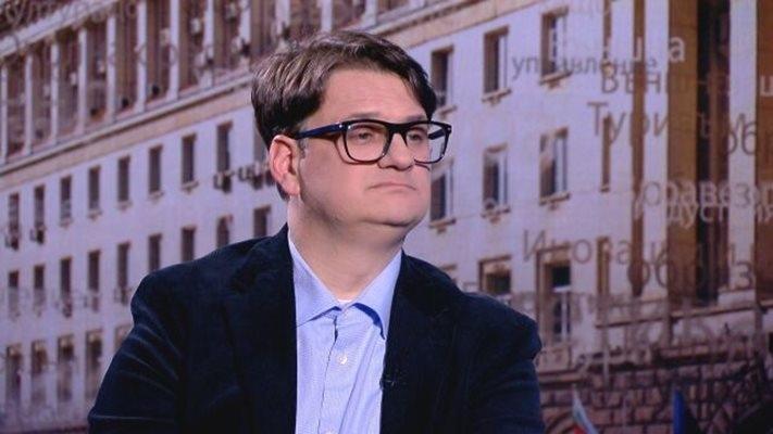 Министър Бачев тръгна на козметични процедури при жена си