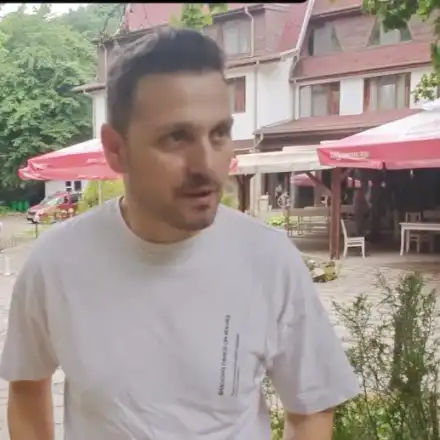 За срамотите: Александър Сано остана БЕЗ ПАРИ на морето