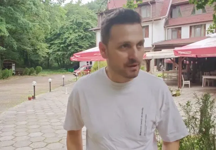 За срамотите: Александър Сано остана БЕЗ ПАРИ на морето