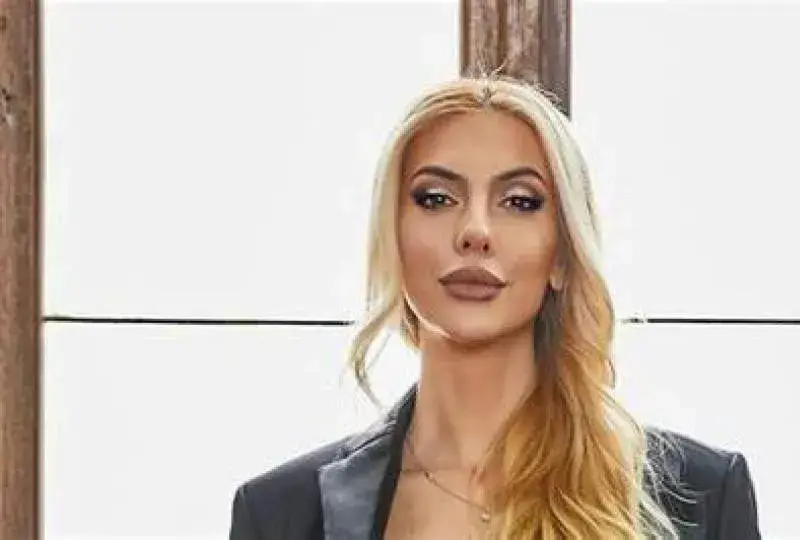 „Зарязаната Маги от „Ергенът“: Как първата й любов я заплаши!“