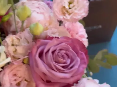 Засипват Венцислава Тафкова с подаръци и цветя! Скри бижу за хиляди евро (СНИМКИ)