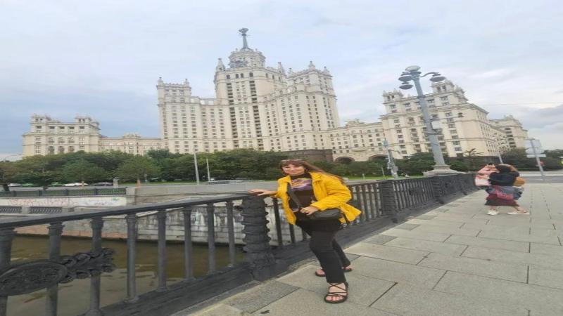 Наша певица се снима пред най-скъпата сграда в Русия